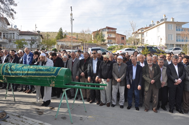Mustafa inan vefat etti