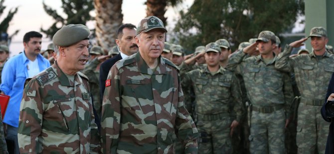 Başkomutan "kamuflaj" giydi