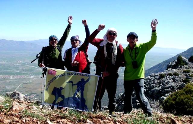 Dağcılar Küpe Dağı'na tırmandı