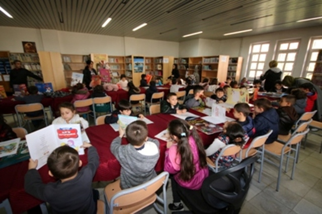 Beyşehir'de anaokulu öğrencilerine kütüphane gezisi