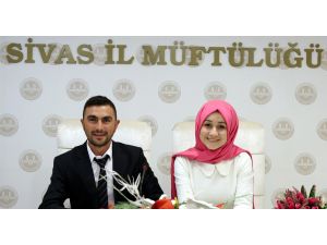 Sivas Müftülüğünde ilk resmi nikah kıyıldı