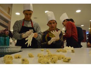 Otizmli çocuklar kurabiye pişirdi