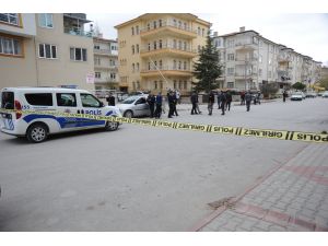 Karısını öldürüp kayınvalidesini yaraladı