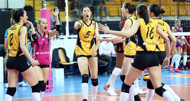 VakıfBank dörtlü finaller için son virajda