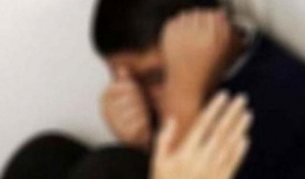 Öz çocuklarını hortumla döve döve öldürdüler!