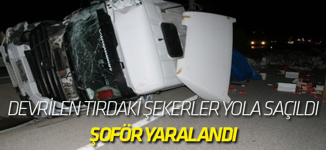 Devrilen tırdaki şekerler yola saçıldı, şoför yaralandı