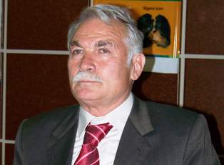 Pişkin: Sigaraya  savaş açalım