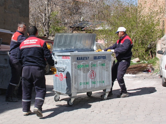 Karatay’da Çöp Konteynerleri Yenileniyor