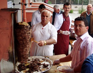 Yardıma muhtaç öğrencilere kermes