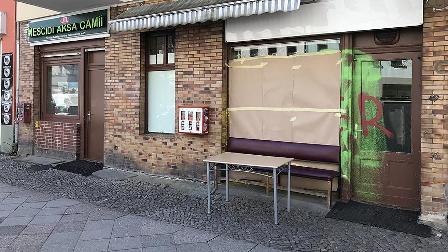 Almanya’da camiye boyalı saldırı