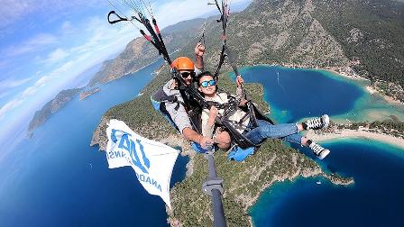 Paraşüt pilotlarından AA'ya gökyüzünde kutlama