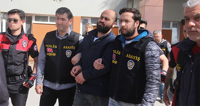 O katil ve eşi adliyede