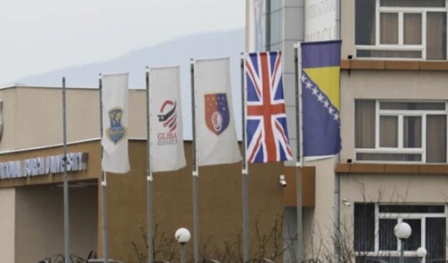 FETÖ okullarında İngiliz bayrağı!