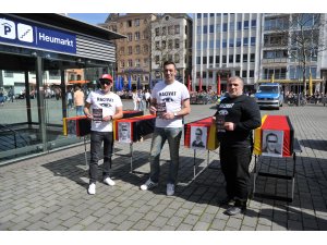 Köln meydanında "Alman bayraklı tabut" eylemi