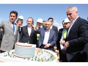 Maliye Bakanı Ağbal hastane inşaatını inceledi