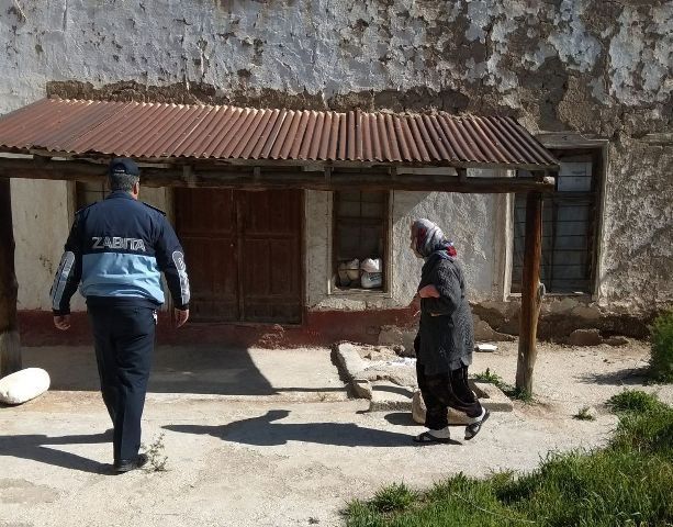 Yaşlı Teyzeye Belediye’den Yardım Eli