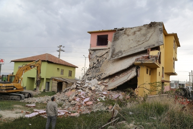 Ereğli Belediyesi Türkmen Kavşağı’nda Yıkım Çalışmalarına Başladı