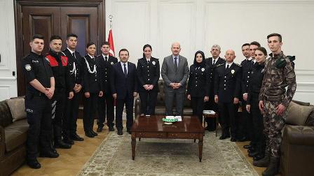 İçişleri Bakanı Soylu polisleri kabul etti