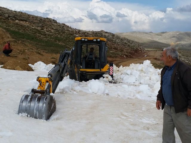 Hadim’de karla mücadele devam ediyor