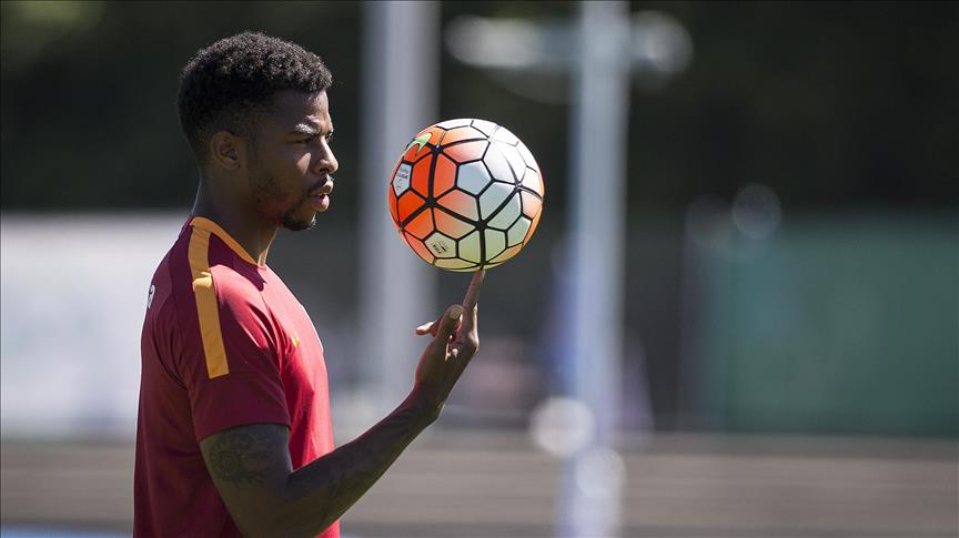 Galatasaray'da Donk'un sözleşmesi yenileniyor