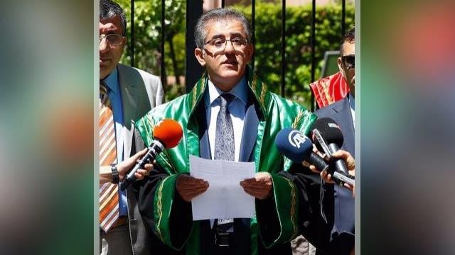 Bildiriyi okuyan eski Yargıtay üyesi Salih Özaykut, hakim karşısında