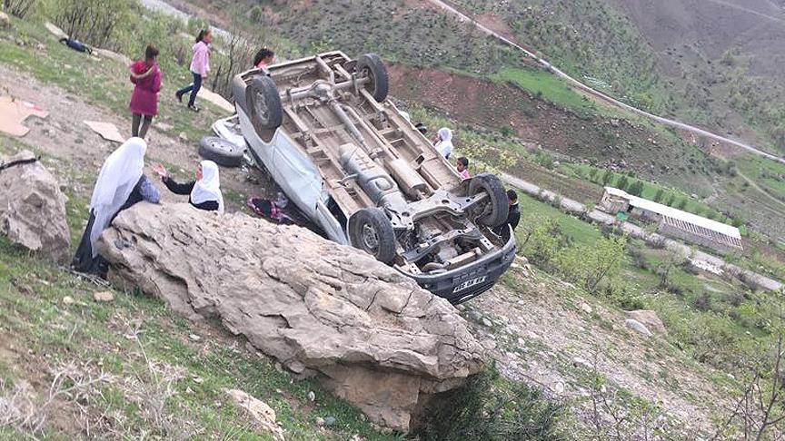 Siirt'te öğrenci servisi devrildi: 18 yaralı