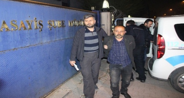 Motosikletli rögar kapağı hırsızları kovalamaca sonucu yakalandı