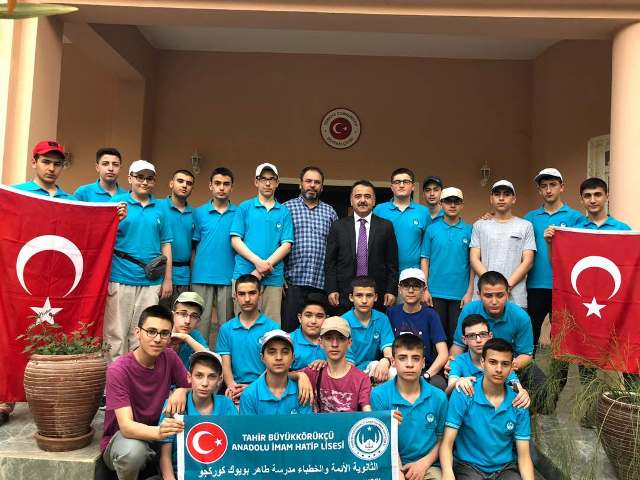 Türk Anadolu Vakfı öğrencilerin yanında