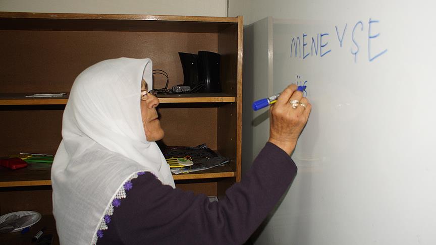 Dolmuş şoförüne gücendi 75'inde okuryazar oldu