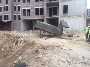 GÜNCELLEME - Manisa'da inşaat iskelesi çöktü