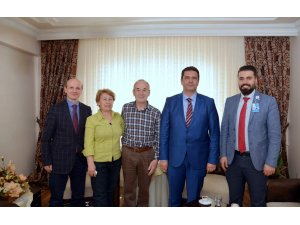 Eskişehir Sağlık Müdürü Bilge hastaları evinde ziyaret ediyor