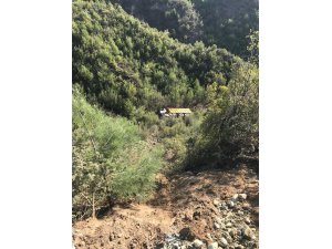 GÜNCELLEME - Uçuruma yuvarlanan kamyonun sürücüsü yaşamını yitirdi