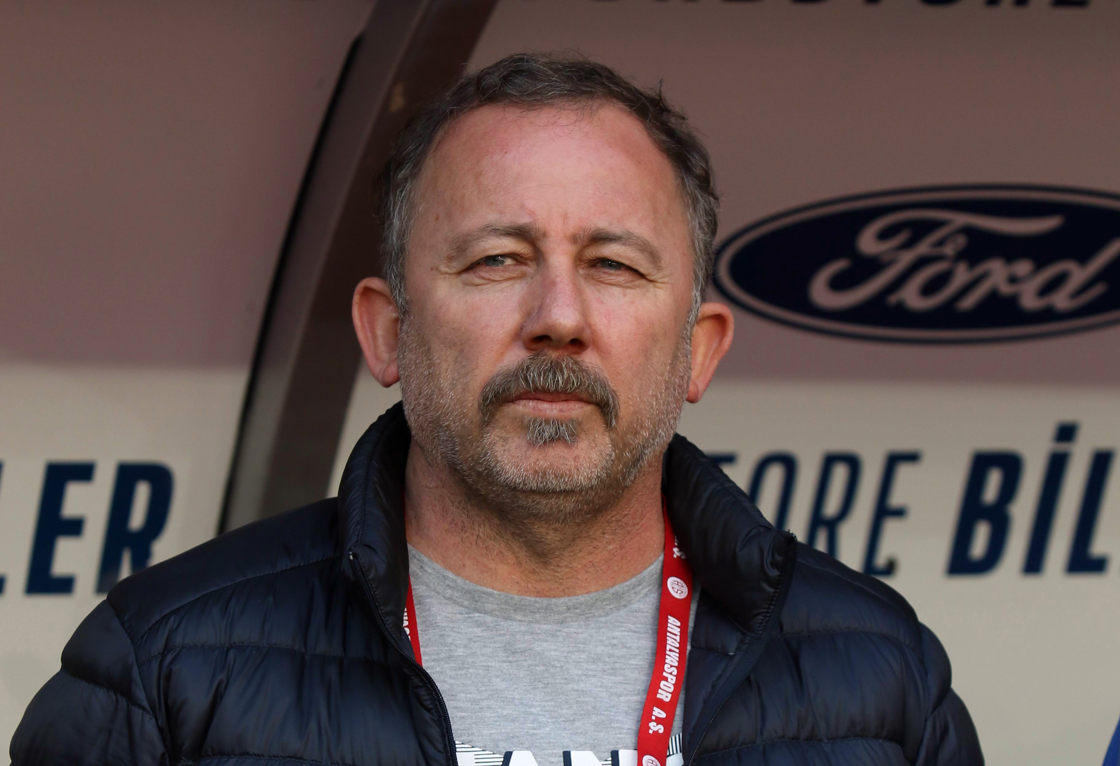 Sergen Yalçın: 5 maçın 3'ünü almamız gerekiyor