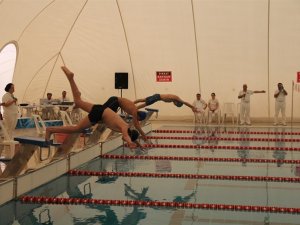 Okullar yüzmede yarıştı