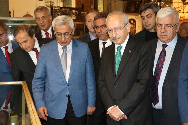 Kılıçdaroğlu, Mevlana Müzesi'ni gezdi