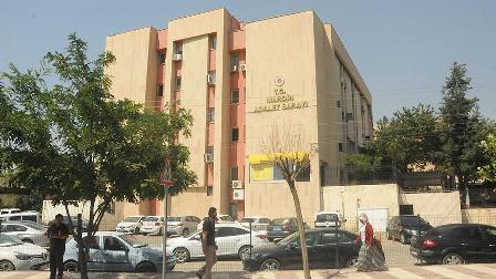 Tutuklu sanık duruşmada kendisini ateşe verdi