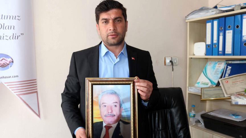 Babasından aldığı bayrağı teröre inat dalgalandırıyor