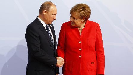 Putin Merkel ile Suriye’yi görüştü