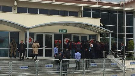 Mahkeme Başkanı: Albaysın kafede oturmuşsun normal mi?