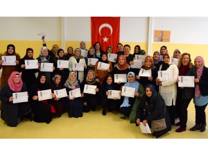 Almanya'da 169 Türk kadın bilgisayar sertifikası aldı