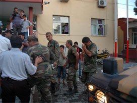 Askeri araç takla attı: 1 şehit, 11 yaralı