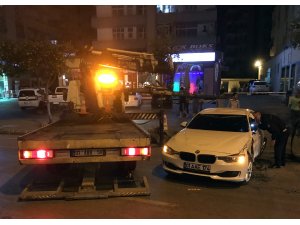 Kaza yaptıkları otomobili terk edip gittiler