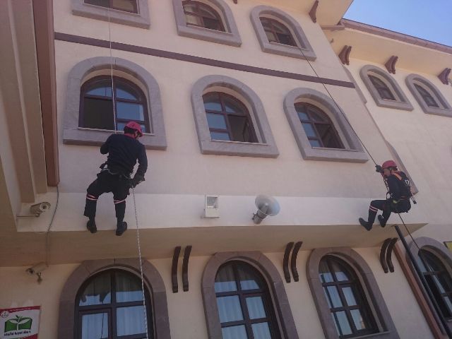 Öğrencilere gerçeğini aratmayan tatbikat