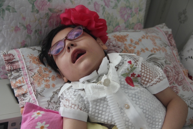 Tek isteği, kızını elinden tutup okula götürmek