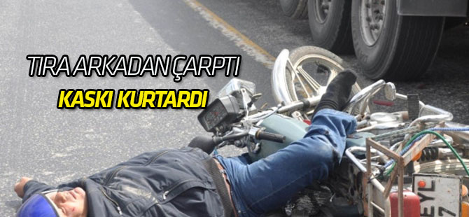 Tıra Arkadan Çarpan Motosiklet Sürücüsünü Kaskı Kurtardı