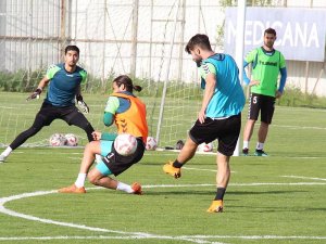 Karşıyaka mesaisi sürüyor