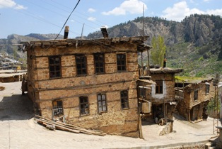 Okumaktan başka çareleri yok