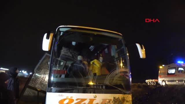 Yolcu Otobüsü Şarampole Düştü 18 Yaralı