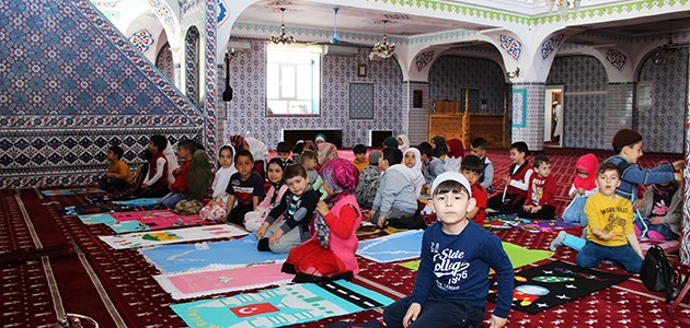 Minik öğrenciler camiyi ziyaret etti