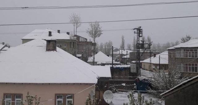 Yüksekova’da kar yağışı